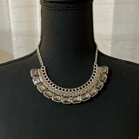 Beautiful short necklace - Picture 1 of 5